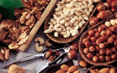 Можна чи ні їсти горіхи при гастриті з підвищеною кислотністю: волоські, кедрові
