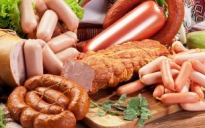 Отруєння сосисками і ковбасою – симптоми і лікування, вплив прострочених продуктів на організм