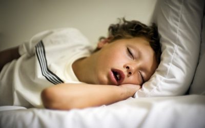 Дитина хропе уві сні – причини патології та способи лікування