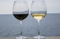 Скільки вина можна пити в день жінкам і чоловікам