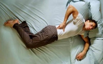 Чому болить спина після сну: причина, що робити і як лікувати