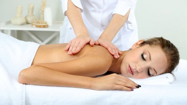 Расслабляющий массаж спины: научись основам волшебного массажа