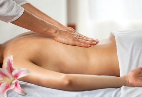 Расслабляющий массаж спины: научись основам волшебного массажа
