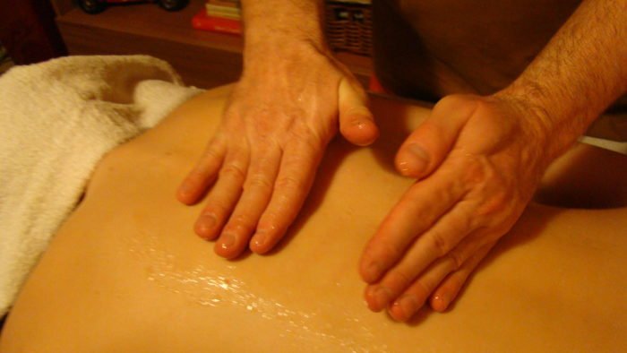 Самый полезный вид массажа: медовый массаж спины