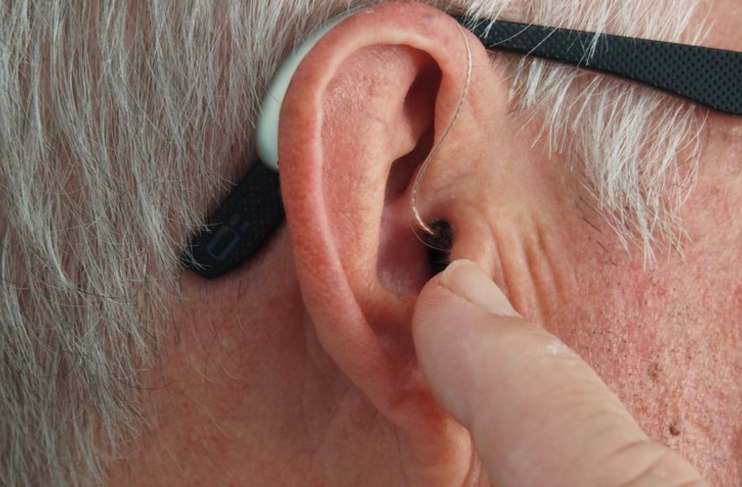 Завушні слухові апарати: у яких випадках слід надавати перевагу саме такому рішенню?