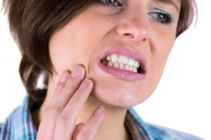 Болить зуб після пломбування при накусывании: причини і лікування