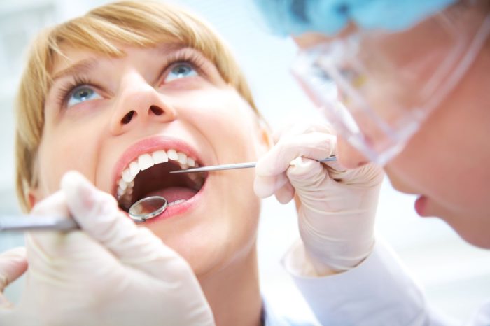 Болить зуб при натисканні на нього: причини і методи лікування